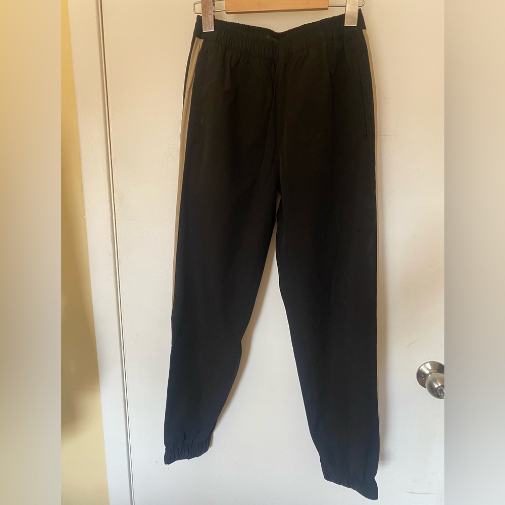 black & beige jogger